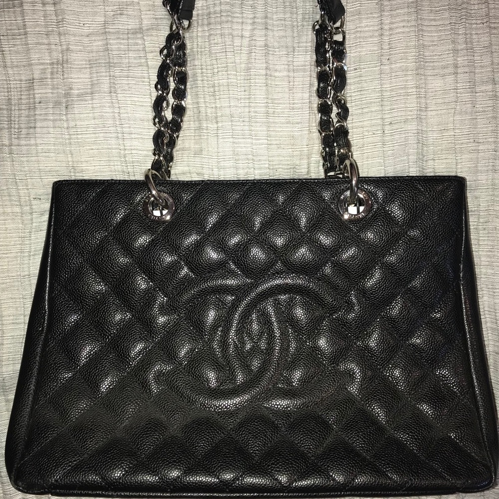 CHANEL Caviar Grand Shopping Tote